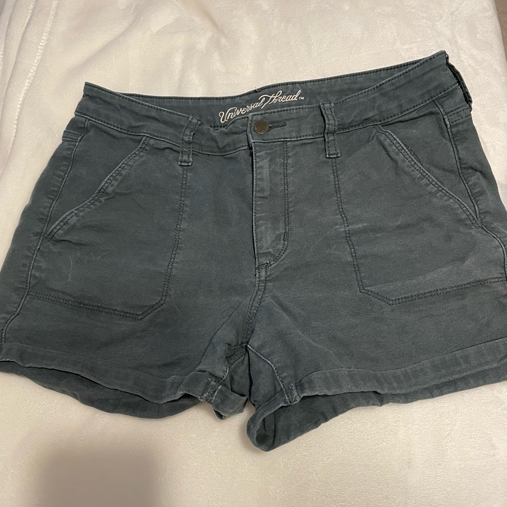 Universal Thread shorts size 8